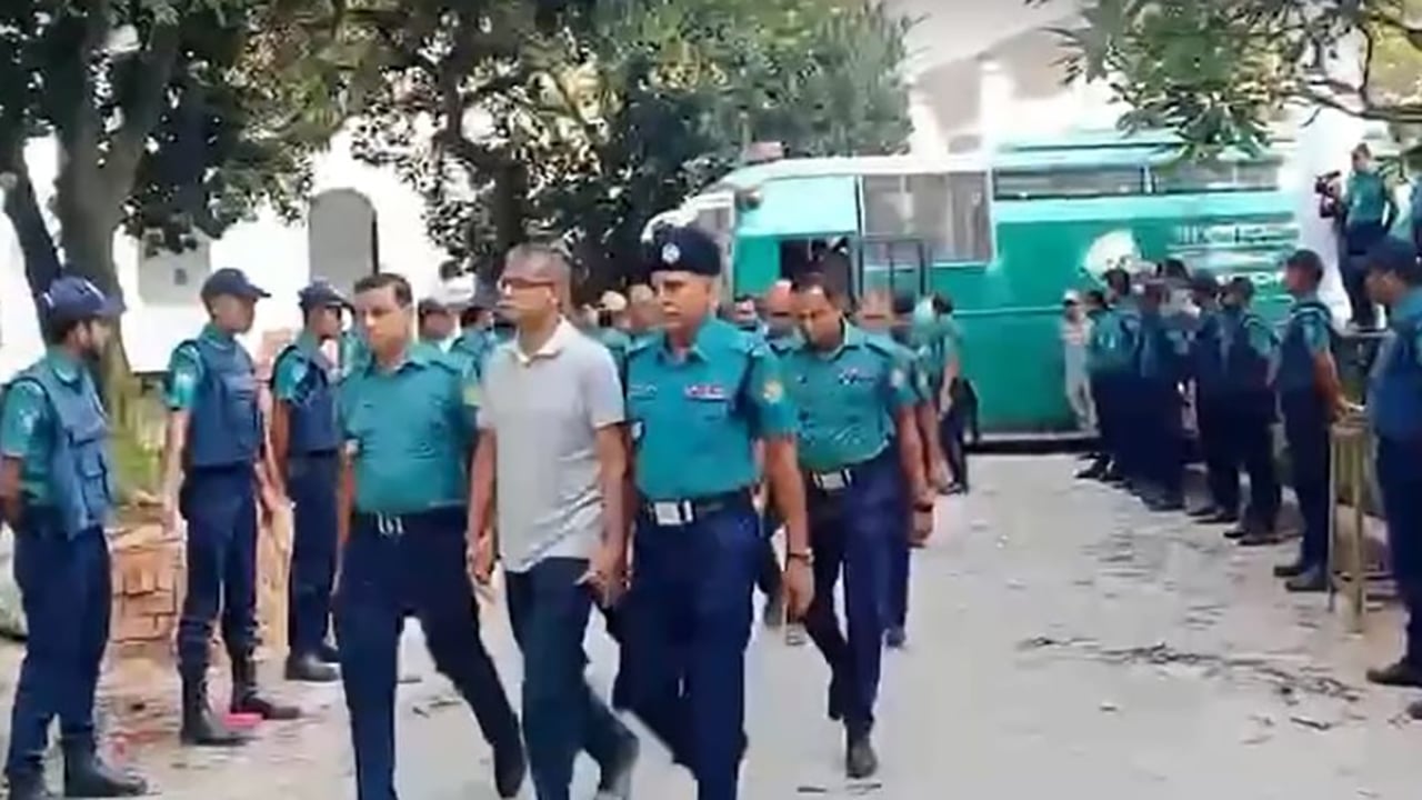 ১৫ সেনা কর্মকর্তাকে কারাগারে পাঠানোর নির্দেশ