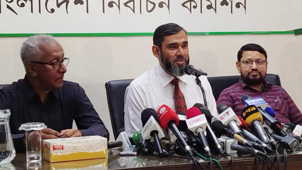 প্রবাসীদের আনতে চাই ভোটিং সিস্টেমে: ইসি সানাউল্লাহ