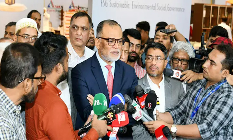 সরকার ভোজ্যতেলের দাম বাড়ায়নি : বাণিজ্য উপদেষ্টা